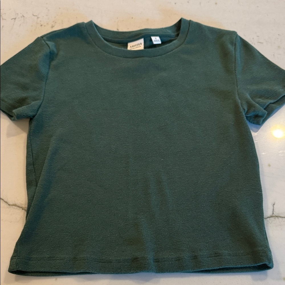 Aritzia Green Short Sleeve Cropped Tee